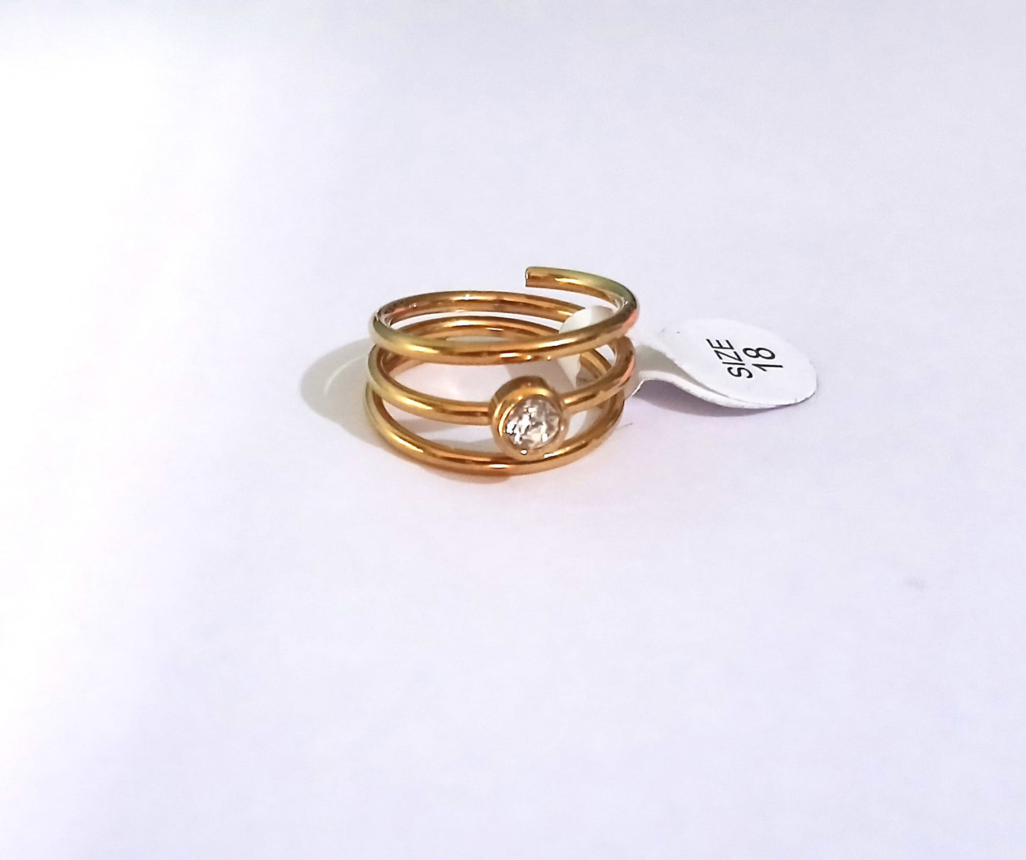 Classic Silver Twist Ring – Modern Elegance in Minimalist Design