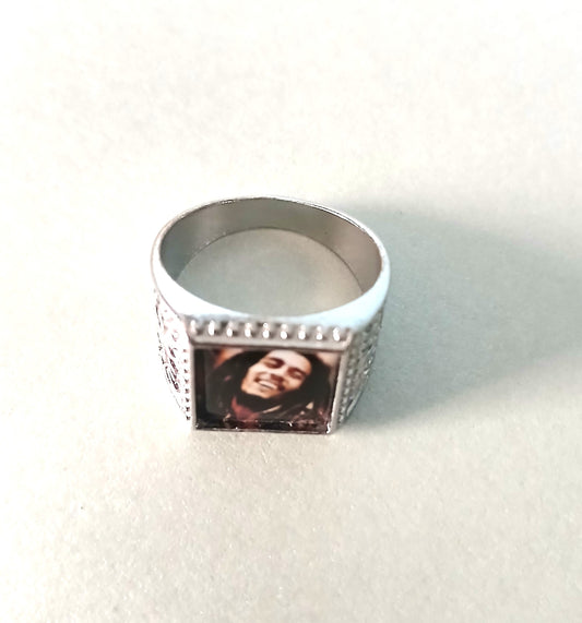 Men's Silver Ring Features a Bob Marley Smile Design Inspired by Rastafarian Culture.