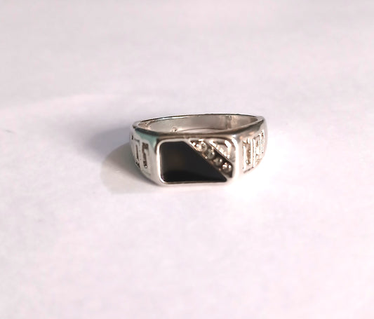 Elegant Silver Ring with a Polished, Shiny Finish