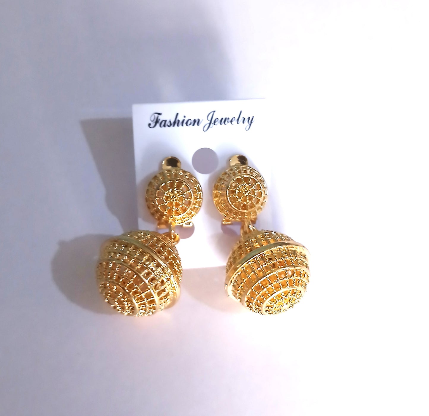 Elegant Gold Hoop Earrings