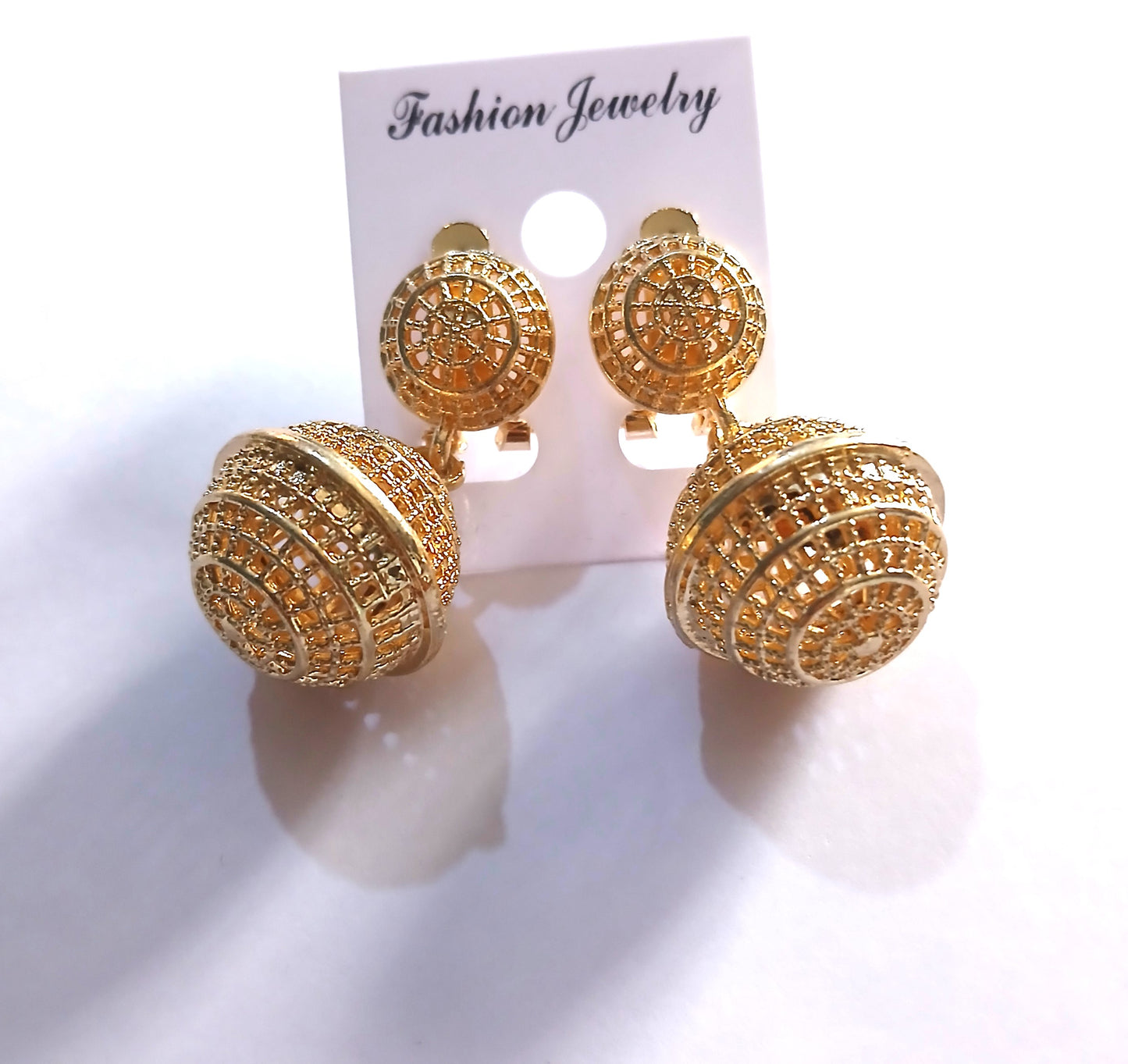 Elegant Gold Hoop Earrings