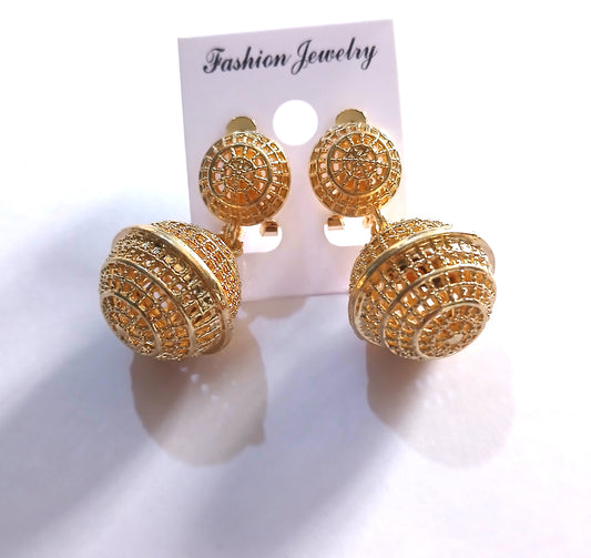 Elegant Gold Hoop Earrings