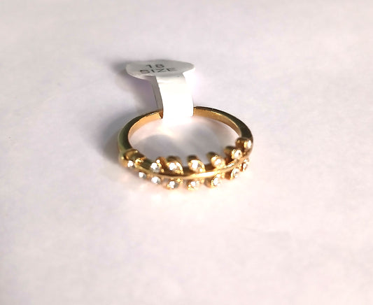 Gold-Colored Ring with an Elegant Leaves Design