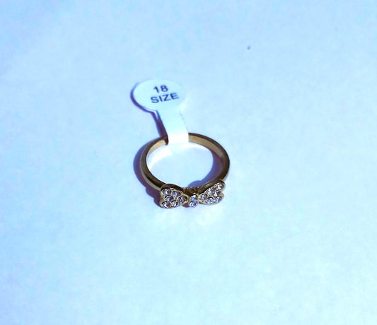 Fashion Ring Features an Elegant Bow Tie Design