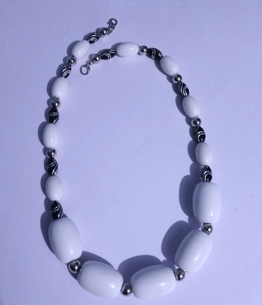 Trendy White Beaded Necklaces for Weddings, Parties, and Everyday Fashion