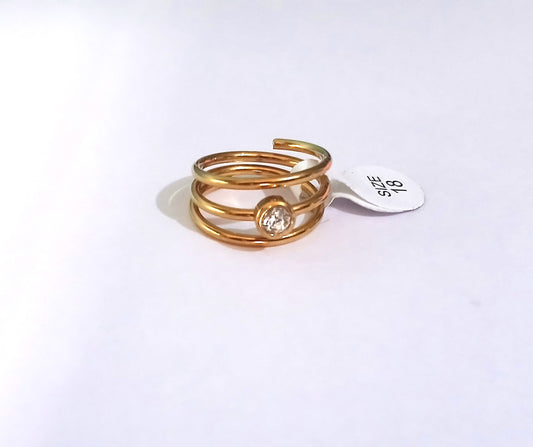 Classic Silver Twist Ring – Modern Elegance in Minimalist Design